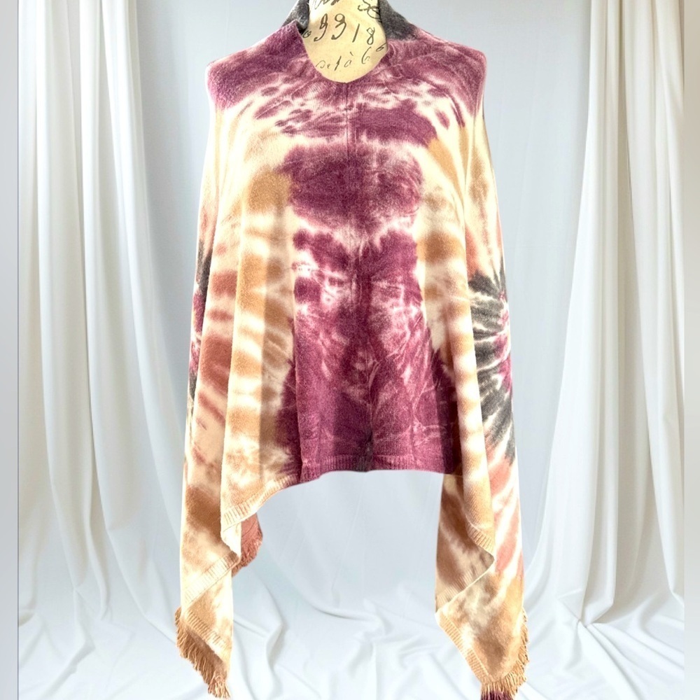 NWOT Charlie B-Tie-Dye Poncho in Plum and Beige with fringe on hem